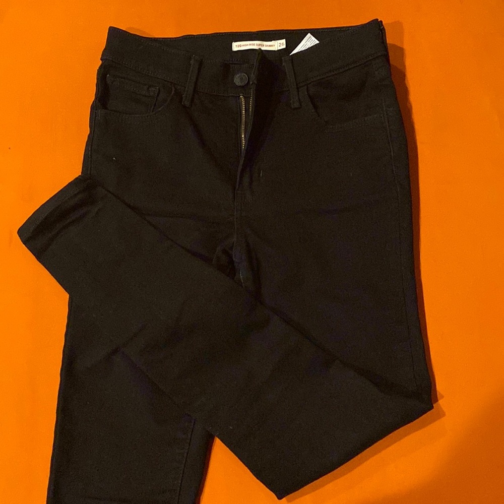 Levi’s 720 High Rise Super Skinny Jeans in black (W26 L28)